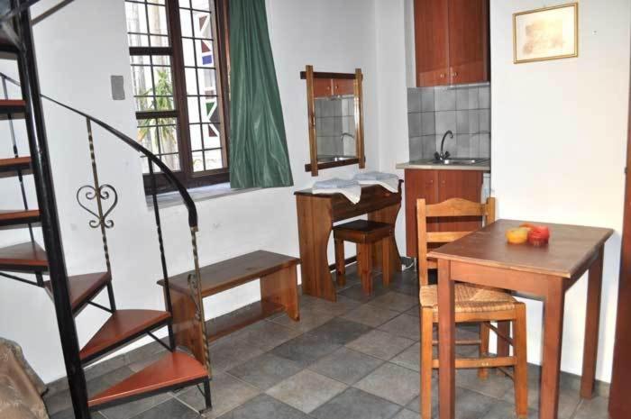 Odos Odysseos Aparthotel Ermoupoli Camera foto