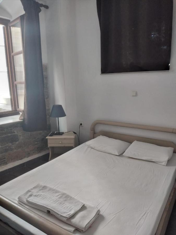 Odos Odysseos Aparthotel Ermoupoli Esterno foto