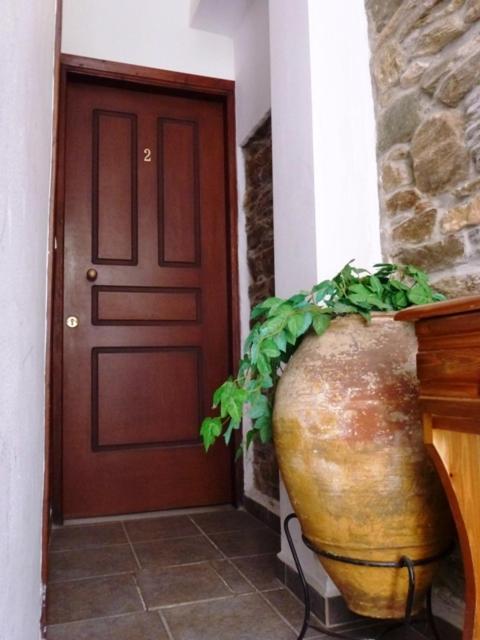Odos Odysseos Aparthotel Ermoupoli Esterno foto
