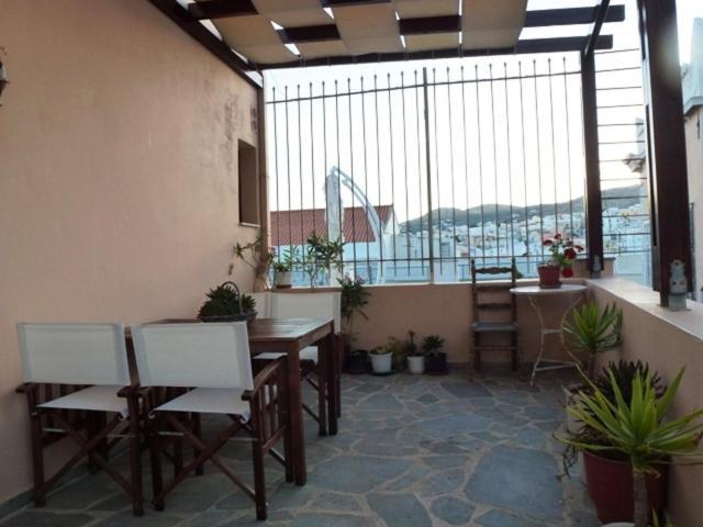 Odos Odysseos Aparthotel Ermoupoli Esterno foto
